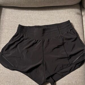 Lululemon  Hotty Hot Low Rise Black short 2.5”